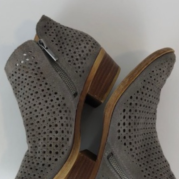 Lucky Brand Women's Perforated Ankle Suede Boots Sz 6.5 - Picture 8 of 12